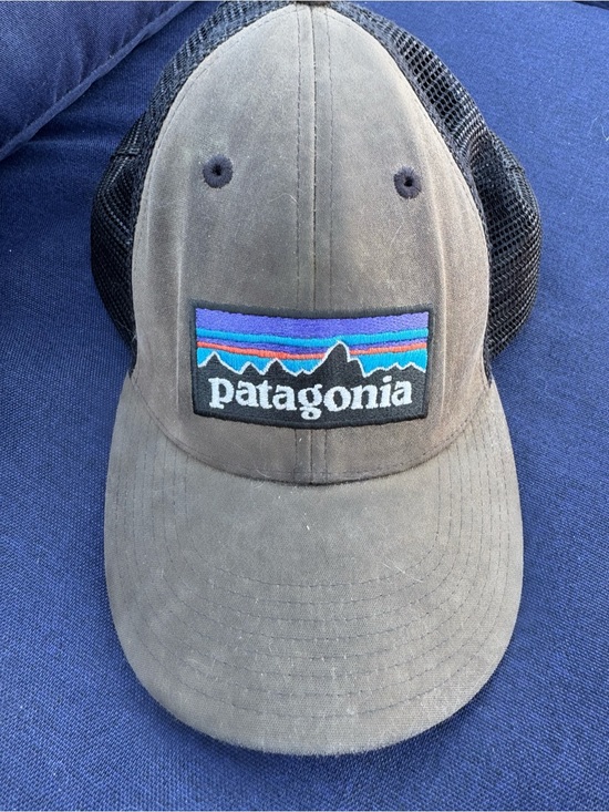 Patagonia Other - Patagonia P-6 logo trucker hat